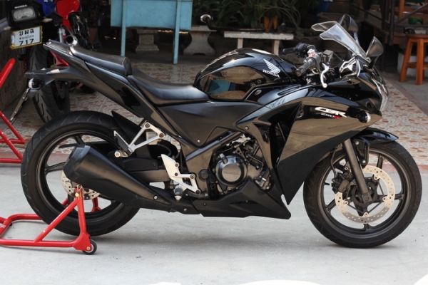 <เอิร์ท พิดโลก> ขาย Cbr250i สีดำ ปี2011 สภาพสวย