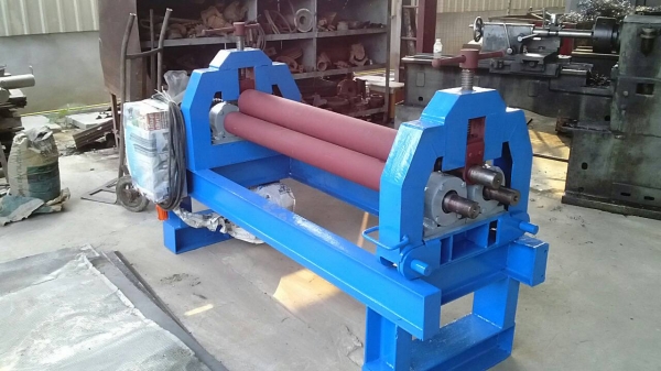 ขายเครื่องม้วนเหล็ก หนาได้6มิล งานสร้างใหม่ หน้าดว้าง1.2เมตร ไฟ380มอเตอร์3แรง ราคา85000ติดต่อเลยคร้าบ