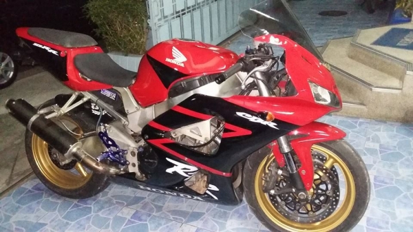 ขาย cbr929 ปี 2002 ทะเบียนโอนนอก 120,000  บาท