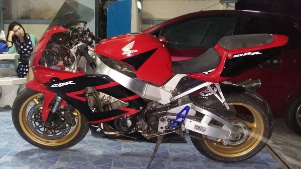 ขาย cbr929 ปี 2002 ทะเบียนโอนนอก 120,000  บาท