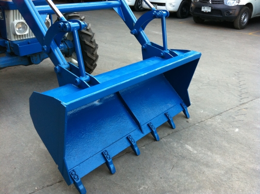 ฟอร์ด 3910/4WD พร้อมชุดบุ้งกี๋