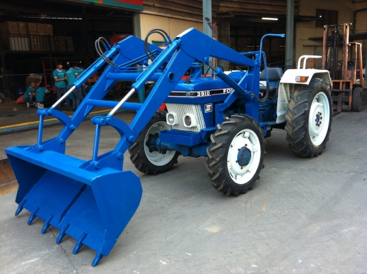 ฟอร์ด 3910/4WD พร้อมชุดบุ้งกี๋