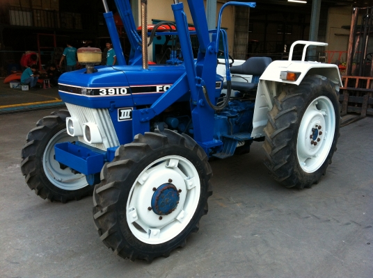 ฟอร์ด 3910/4WD พร้อมชุดบุ้งกี๋