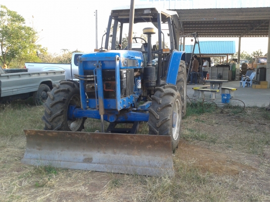 ขาย 7840 สองเพลา คาราโล่ พร้อมอุปกรณ์ เอกสารเล่มทะเบียน อยากขายครับ