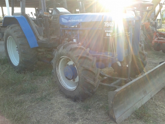 ขาย 7840 สองเพลา คาราโล่ พร้อมอุปกรณ์ เอกสารเล่มทะเบียน อยากขายครับ