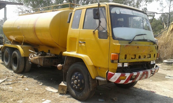 ขายรถบรรทุก 10 ล้อน้ำ ISUZU ROCKY 175 แรงม้า เพลาเดี่ยว ถังเป็นเหล็กแสตนเลสบรรจุ 15000 ราคา 600000