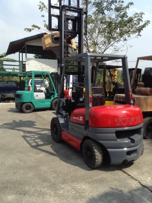 +++ ขายโฟล์คลิฟท์  TOYOTA 6FD25  ขนาด 2.5  ตัน  เครื่องยนต์ดีเซล  เสา 3 เมตร  เกียร์ออโตเมติค  งา 1,070  มม.  ยางตันครับ
