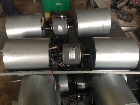ขายพัดลมแอร์ ใบพัด2หัว ไฟบ้าน220v ของใหม่ครับ หลุดมาจากงานก่อสร้าง