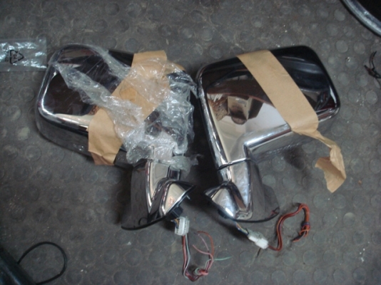 ขายกระจกมองข้างไฟฟ้าโครเมี่ยมแบบแปะยึดข้างประตู พับได้สวยๆครับ ขายกระจกมองข้างไฟฟ้าโครเมี่ยมแบบแปะยึดข้างประตู พับได้สวยๆครับ