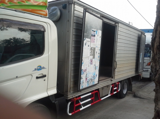 ขายตู้แห้ง3บาน  ยาว  5.50 m   อยู่แถวเอกชัย-บางบอน ต่อรองได้