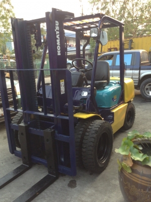 +++ ขายโฟล์คลิฟท์  KOMATSU  FD30-12  ขนาด  3  ตัน  เครื่องยนต์ดีเซล  เสา  3  เมตร   งา  1,070  มม.   เกียร์ออโตเมติค  ล้อหน้าคู่  ยางตันครับ