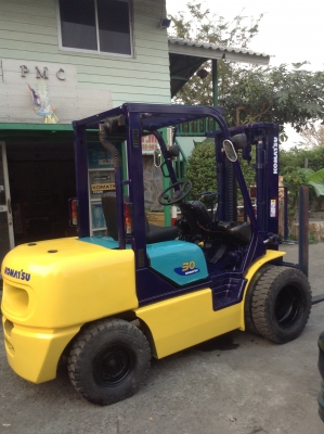 +++ ขายโฟล์คลิฟท์  KOMATSU  FD30-12  ขนาด  3  ตัน  เครื่องยนต์ดีเซล  เสา  3  เมตร   งา  1,070  มม.   เกียร์ออโตเมติค  ล้อหน้าคู่  ยางตันครับ