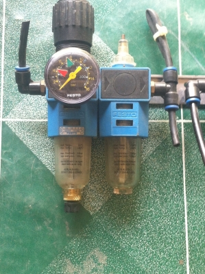ชุดจ่ายฝอยน้ำมันและดักน้ำดักฝุนพร้อมปรับตั้งแรงดันลม FESTO (มีแต่ 5 ตัว)