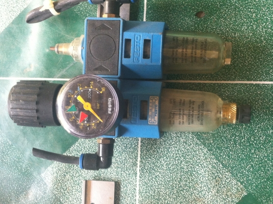 ชุดจ่ายฝอยน้ำมันและดักน้ำดักฝุนพร้อมปรับตั้งแรงดันลม FESTO (มีแต่ 5 ตัว)