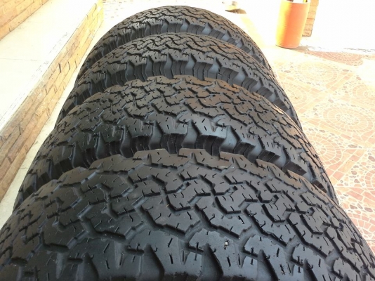 ขายล้อลาย rock 16x8 off -0 พร้อมยาง bf 265/70/16 ดอกเหลือๆลองดูครับ