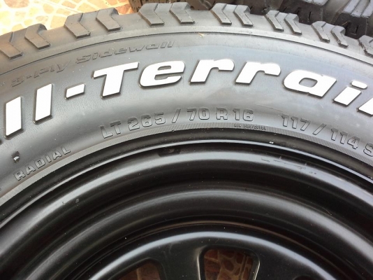 ขายล้อลาย rock 16x8 off -0 พร้อมยาง bf 265/70/16 ดอกเหลือๆลองดูครับ