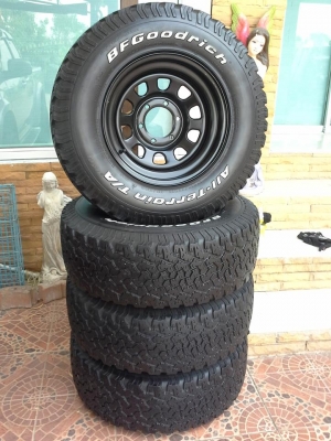 ขายล้อลาย rock 16x8 off -0 พร้อมยาง bf 265/70/16 ดอกเหลือๆลองดูครับ
