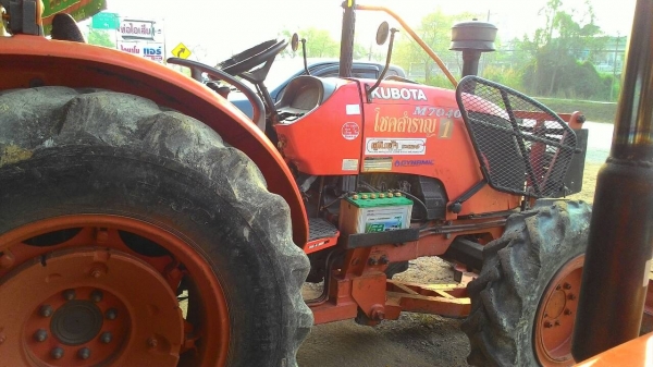 ขายรถไถ KUBOTA M7040 ดันหน้า ผาน6 ทะเบียนพร้อมโอน