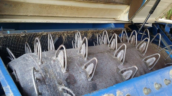 รถเกี่ยวข้าวพร้อมนวดข้าวในตัว แบบนั่งขับ เก่าญี่ปุ่น ISEKI Frontier 257 ขนาด 22 แรง รถเกี่ยวข้าวพร้อมนวดข้าวในตัว แบบนั่งขับ เก่าญี่ปุ่น ISEKI Frontier 257 ขนาด 22 แรง