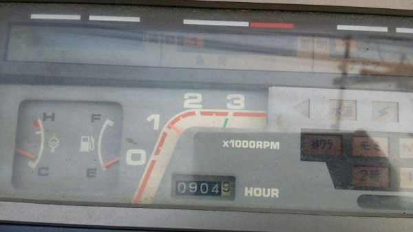 รถเกี่ยวข้าวพร้อมนวดข้าวในตัว แบบนั่งขับ เก่าญี่ปุ่น KUBOTA รุ่น R1-30 มีท่อส่งข้าว รถเกี่ยวข้าวพร้อมนวดข้าวในตัว แบบนั่งขับ เก่าญี่ปุ่น KUBOTA รุ่น R1-30 มีท่อส่งข้าว