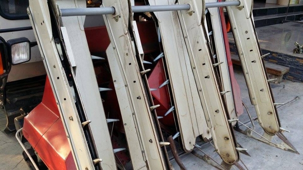 รถเกี่ยวข้าวพร้อมนวดข้าวในตัว แบบนั่งขับ เก่าญี่ปุ่น MITSUBISHI  รุ่น MC6000  สภาพสวย