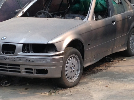 ขายซากbmw 318i พร้อมเล่มทะเบียน สนใจสอบถามใด้086-3665299 ขายซากbmw 318i พร้อมเล่มทะเบียน สนใจสอบถามใด้086-3665299