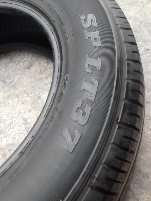 215/65R16 DUNLOP SP LT37 ปี 2012 ชุด 4 เส้น TEL.081-427-3941 215/65R16 DUNLOP SP LT37 ปี 2012 ชุด 4 เส้น TEL.081-427-3941