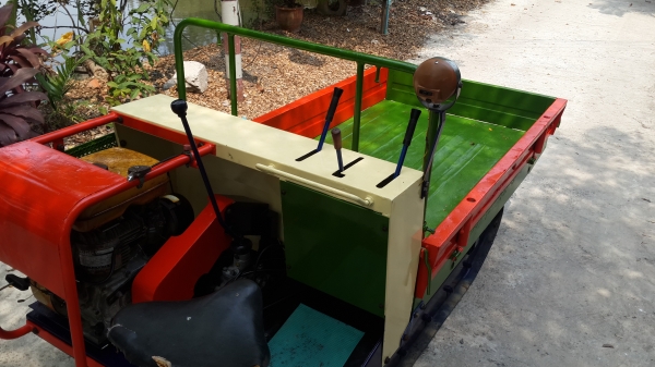 รถบรรทุกการเกษตรและก่อสร้าง รหัส J - 20