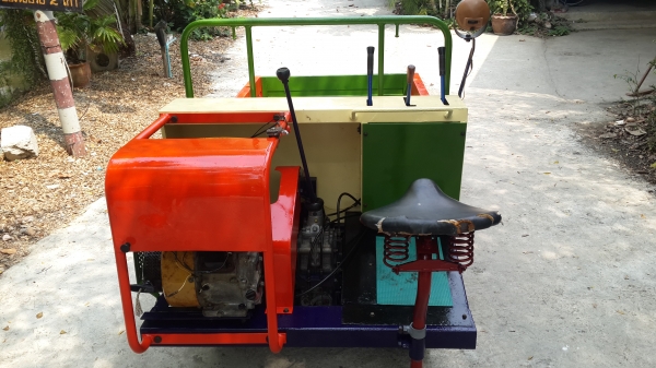 รถบรรทุกการเกษตรและก่อสร้าง รหัส J - 20