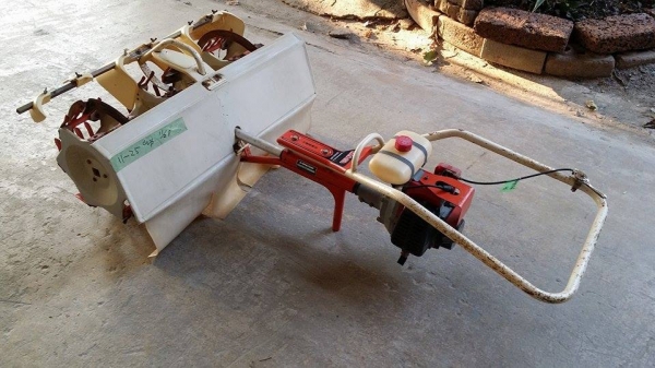 เครื่องกำจัดวัชพืชในร่องข้าว 3 แถว MITSUBISHI MA3 เก่าญี่ปุ่น สภาพสวย เครื่องพร้อมใช้งาน เครื่องกำจัดวัชพืชในร่องข้าว 3 แถว MITSUBISHI MA3 เก่าญี่ปุ่น สภาพสวย เครื่องพร้อมใช้งาน