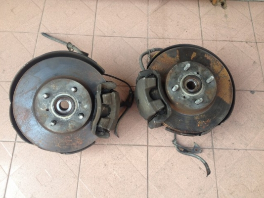 ดุมหน้าจานผ้าเบรคครบ TOYOTA 1NZ ของเก่าญี่ปุ่นสภาพสวย