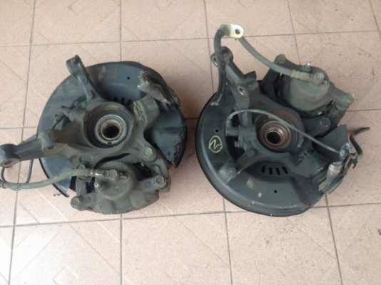 ดุมหน้าจานผ้าเบรคครบ TOYOTA 1NZ ของเก่าญี่ปุ่นสภาพสวย