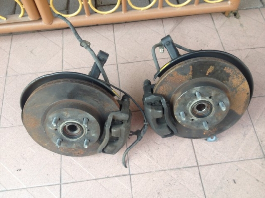 ดุมหน้าจานผ้าเบรคครบ TOYOTA 1NZ ของเก่าญี่ปุ่นสภาพสวย