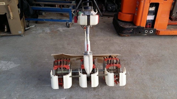 เครื่องกำจัดวัชพืชในร่องข้าว 3 แถว MITSUBISHI KW เก่าญี่ปุ่น สภาพสวย เครื่องกำจัดวัชพืชในร่องข้าว 3 แถว MITSUBISHI KW เก่าญี่ปุ่น สภาพสวย