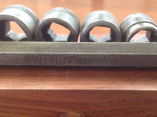ขายชุดบล็อคพร้อมด้ามขันน็อต 6 เหลี่ยม Vintage Wakefield เบอร์นิ้ว