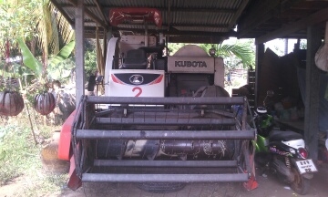 รถเกี่ยวข้าว  DC 70 ปี55