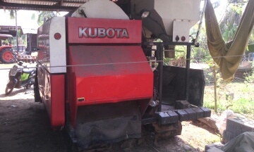 รถเกี่ยวข้าว  DC 70 ปี55