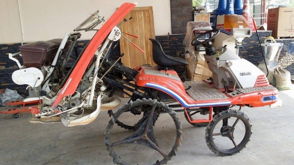 รถดำนั่งขับ KUBOTA รุ่น SPA5  เก่าญี่ปุ่น ดำนา5 แถว พร้อมกล่องหยอดปุ๋ยด้านท้าย สภาพสวย