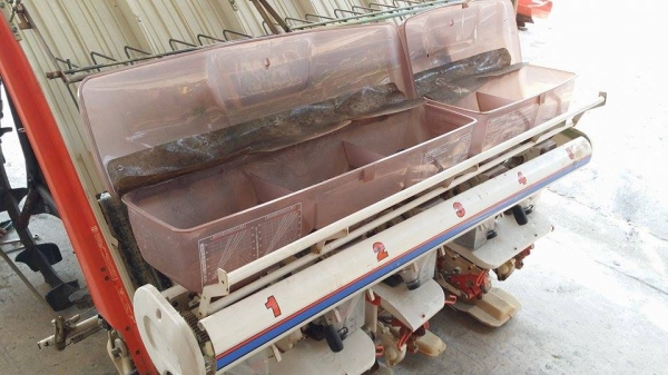 รถดำนั่งขับ KUBOTA รุ่น SPA5  เก่าญี่ปุ่น ดำนา5 แถว พร้อมกล่องหยอดปุ๋ยด้านท้าย สภาพสวย