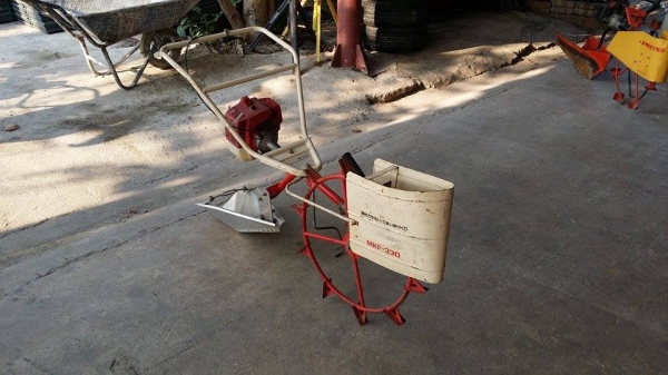 เครื่องแหวกร่องกล้าในนาเดินตาม เก่าญี่ปุน สภาพดี เครื่องพร้อมทำงาน เครื่องยนต์ติดง่าย