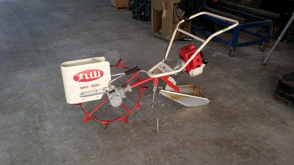 เครื่องแหวกร่องกล้าในนาเดินตาม เก่าญี่ปุน สภาพดี เครื่องพร้อมทำงาน เครื่องยนต์ติดง่าย