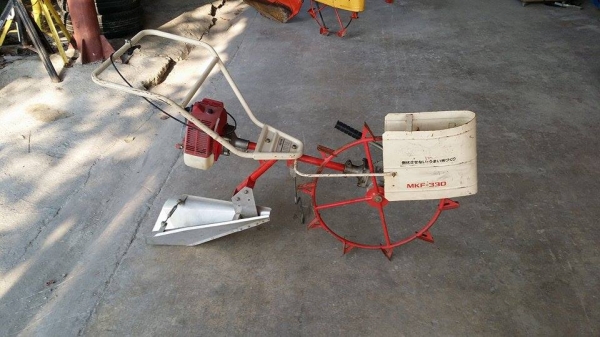 เครื่องแหวกร่องกล้าในนาเดินตาม เก่าญี่ปุน สภาพดี เครื่องพร้อมทำงาน เครื่องยนต์ติดง่าย