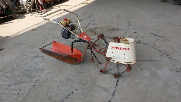 เครื่องแหวกร่องกล้าในนาเดินตาม เก่าญี่ปุน สภาพดี เครื่องพร้อมทำงาน เครื่องยนต์ติดง่าย