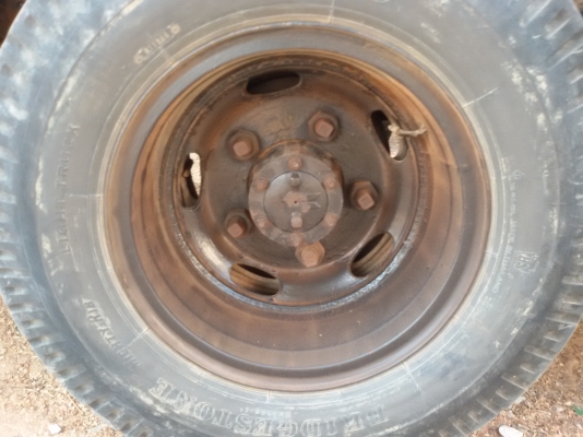 (ร้านรุ่งโรจน์ 082-1057078)ขายให้ลูกค้าอนันต์ฟาร์มสระบุรีเรียบร้อยแล้ว รับรถกลับบ้านแล้วครับ) (ขอบคุณคับ)  เครื่องแน่นปึ๊กๆ ฟิตจัด  แซสซีเยี่ยมมาก เดิมๆ ไม่มีที่ติคับ รถบางๆเดิมๆ สวยๆ เอกสารทะเบียนพร้อมโอนทั่ว