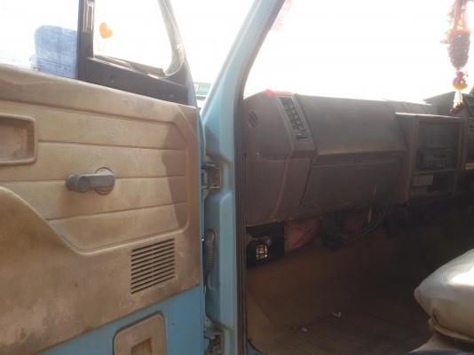 (ร้านรุ่งโรจน์ 082-1057078)ขายให้ลูกค้าอนันต์ฟาร์มสระบุรีเรียบร้อยแล้ว รับรถกลับบ้านแล้วครับ) (ขอบคุณคับ)  เครื่องแน่นปึ๊กๆ ฟิตจัด  แซสซีเยี่ยมมาก เดิมๆ ไม่มีที่ติคับ รถบางๆเดิมๆ สวยๆ เอกสารทะเบียนพร้อมโอนทั่ว