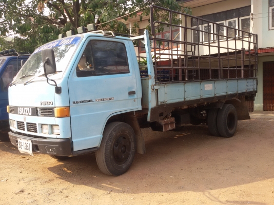 (ร้านรุ่งโรจน์ 082-1057078)ขายให้ลูกค้าอนันต์ฟาร์มสระบุรีเรียบร้อยแล้ว รับรถกลับบ้านแล้วครับ) (ขอบคุณคับ)  เครื่องแน่นปึ๊กๆ ฟิตจัด  แซสซีเยี่ยมมาก เดิมๆ ไม่มีที่ติคับ รถบางๆเดิมๆ สวยๆ เอกสารทะเบียนพร้อมโอนทั่ว