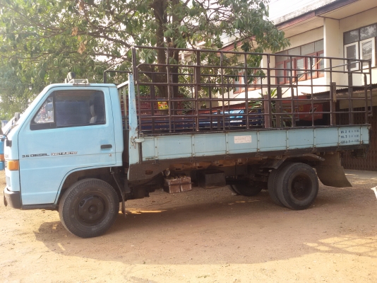 (ร้านรุ่งโรจน์ 082-1057078)ขายให้ลูกค้าอนันต์ฟาร์มสระบุรีเรียบร้อยแล้ว รับรถกลับบ้านแล้วครับ) (ขอบคุณคับ)  เครื่องแน่นปึ๊กๆ ฟิตจัด  แซสซีเยี่ยมมาก เดิมๆ ไม่มีที่ติคับ รถบางๆเดิมๆ สวยๆ เอกสารทะเบียนพร้อมโอนทั่ว