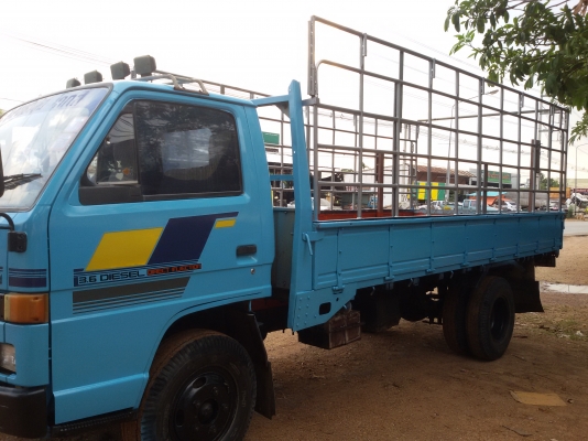 (ร้านรุ่งโรจน์ 082-1057078)ขายให้ลูกค้าอนันต์ฟาร์มสระบุรีเรียบร้อยแล้ว รับรถกลับบ้านแล้วครับ) (ขอบคุณคับ)  เครื่องแน่นปึ๊กๆ ฟิตจัด  แซสซีเยี่ยมมาก เดิมๆ ไม่มีที่ติคับ รถบางๆเดิมๆ สวยๆ เอกสารทะเบียนพร้อมโอนทั่ว