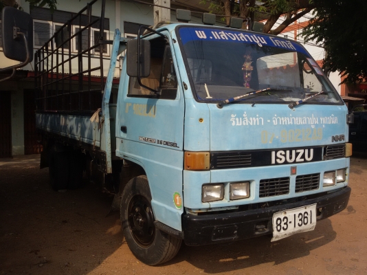 (ร้านรุ่งโรจน์ 082-1057078)ขายให้ลูกค้าอนันต์ฟาร์มสระบุรีเรียบร้อยแล้ว รับรถกลับบ้านแล้วครับ) (ขอบคุณคับ)  เครื่องแน่นปึ๊กๆ ฟิตจัด  แซสซีเยี่ยมมาก เดิมๆ ไม่มีที่ติคับ รถบางๆเดิมๆ สวยๆ เอกสารทะเบียนพร้อมโอนทั่ว