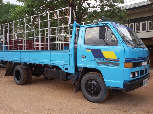 (ร้านรุ่งโรจน์ 082-1057078)ขายให้ลูกค้าอนันต์ฟาร์มสระบุรีเรียบร้อยแล้ว รับรถกลับบ้านแล้วครับ) (ขอบคุณคับ)  เครื่องแน่นปึ๊กๆ ฟิตจัด  แซสซีเยี่ยมมาก เดิมๆ ไม่มีที่ติคับ รถบางๆเดิมๆ สวยๆ เอกสารทะเบียนพร้อมโอนทั่ว